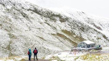 Wintereinbruch in Bayern: Bilder von meterhohen Neuschnee-Mengen