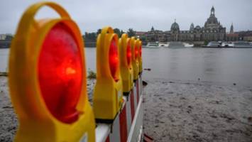 Hochwasser in Sachsen - Frau will Pegelstand messen und fällt in Neiße – Fluten reißen sie mit