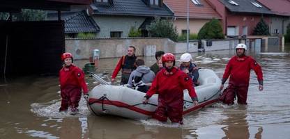 Hochwasser in Europa: Keller voll, Deiche zerstört, Städte verwüstet