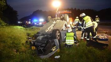 Skoda überschlägt sich auf A24 – Schwangere schwer verletzt