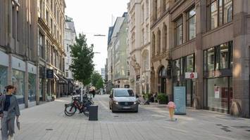 Rathausquartier eröffnet mit kaputten Pollern und Verkehrsrowdys