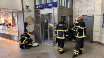 Bahnhof Bergedorf: Zwei Kinder steckten im Aufzug fest