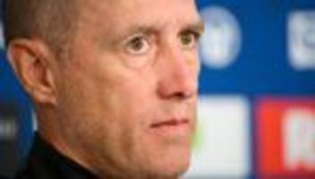 2. fußball-bundesliga: jahn-geschäftsführer beierlorzer stützt trainer enochs