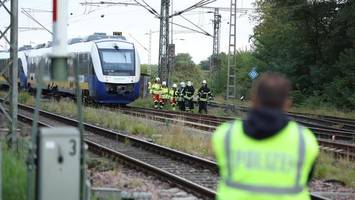 Zugunglück in NRW: Bahn kollidiert mit Lok – viele Verletzte