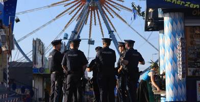 Absolutes Verbot auf Volksfesten - Cannabiskonsum auf dem Oktoberfest: Münchner raucht Joint und kassiert Anzeige