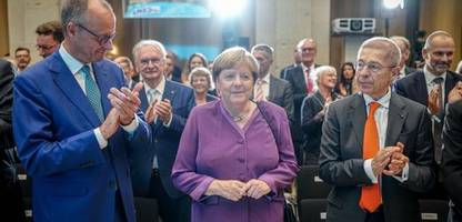 Angela Merkel lässt sich feiern, sogar von Friedrich Merz