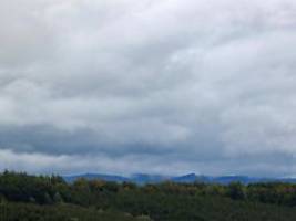 Regen, Sturm, Sonne: Kaltluft-Delle bringt Bodenfrost-Gefahr