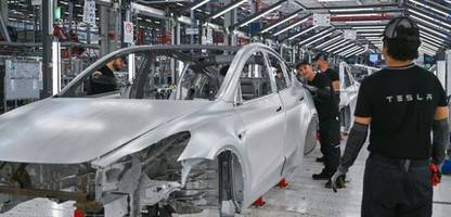 Tesla Grünheide: Werksleiter André Thierig verteidigt Hausbesuche bei Krankmeldung