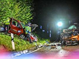 Fahrer verliert Kontrolle: Zwei Jungen sterben bei Verkehrsunfall nahe Waldbronn