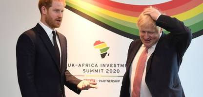 boris johnson versuchte offenbar, prinz harry vom verlassen großbritanniens abzubringen