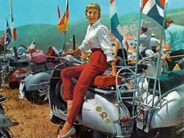 vernarrt in einen roller: die deutsche, die als miss vespa die welt eroberte