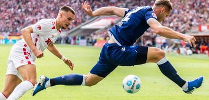 2. Fußball-Bundesliga: Karlsruher SC beim 1. FC Köln zu Fuß ins Stadion - und anschließend 4:4