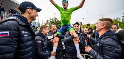 straßenrad-wm: tadej pogačar holt den titel nach 51 kilometern alleinfahrt