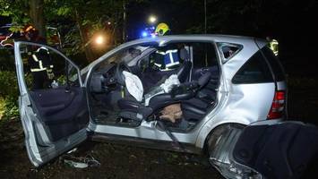 Nächtlicher Unfall auf der B75: Fahrer wird schwer verletzt