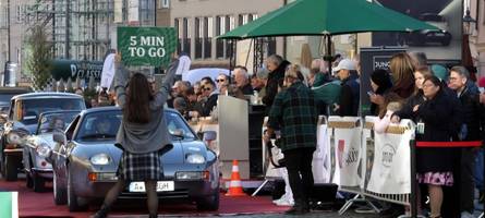 Über hundert Oldtimer begeistern in der Maxstraße