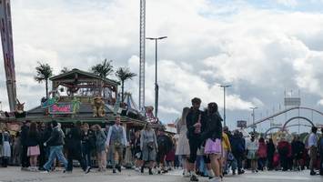 FOCUS online vor Ort - „Das ist grauenvoll“: Nach mehreren Regentagen sind Wiesn-Schausteller in Sorge