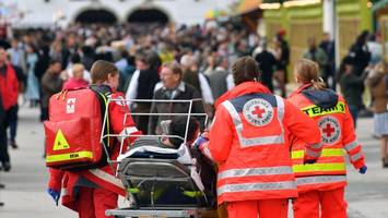 Weitere Besucher mit Beschwerden - Frau muss nach Oktoberfest in Karlsruhe in Klinik - Polizei sucht Zeugen