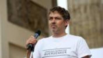 landgericht stuttgart: querdenker-gründer michael ballweg steht vor gericht