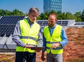 Grün pflanzen, Strom gewinnen: Zwei auf eins: Wie funktioniert ein Solargründach?