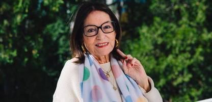 Nana Mouskouri: »Ich war das dicke Mädchen mit der Brille«