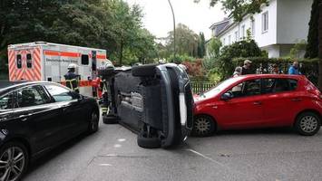 Kurz vor dem Feiertag: Fünf Verletzte nach Kollision in Harburg