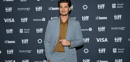 Andrew Garfield und Florence Pugh gingen bei Sexszene weiter als geplant