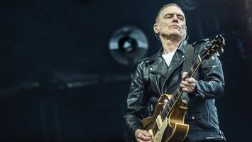 bryan adams: schwebende straßenkreuzer in der barclays arena
