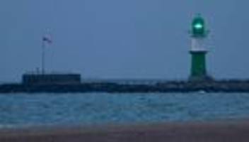 schiffsreisen: hurtigruten-schiff «nordstjernen» in warnemünde