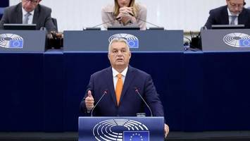als viktor orban fertig ist, singen abgeordnete „bella ciao“
