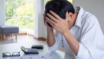 „muss an mein hart erspartes ran“ - mann erhält ohne sein wissen privatbehandlung und muss 4000 euro zahlen