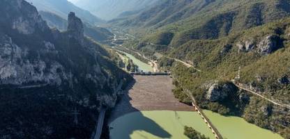 Bosnien-Herzegowina: Riesiger Müllteppich bedroht Naturparadies – und könnte in der Adria landen