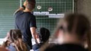 bildung: umfrage: an vielen schulen fällt unterricht aus