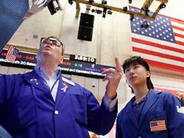 Dow erstmals über 43.000 Punkten: Wall Street marschiert von Rekord zu Rekord