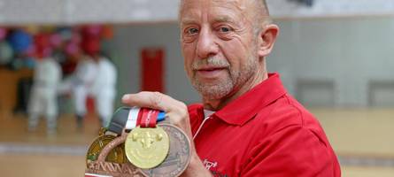 Günther Hammerschmidt stemmt sich mit 68 zum WM-Titel