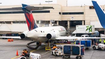 ursache noch nicht geklärt - catering-problem: airline stellt auf 200 flügen die essensausgabe ein