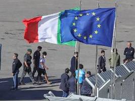 16 Männer in Asyllager gebracht: Italien verschifft erstmals Migranten nach Albanien