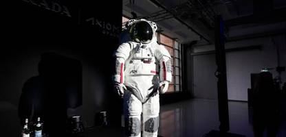 nasa-mission: astronauten tragen weltraumanzug von prada