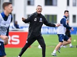 Experiment für mehr Kontinuität: Schalkes neuer Trainer wählt ungewöhnliche Torwart-Taktik