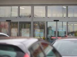 Polizeieinsatz im Rheinland: Mann bedroht Supermarktmitarbeiter und schießt mit Waffe