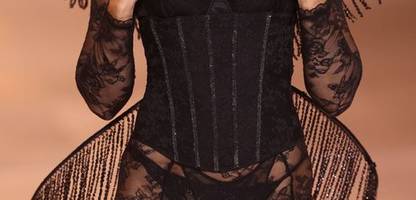 carla bruni feiert victoria's-secret-premiere