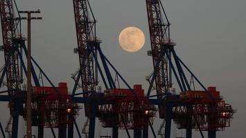 von wo supermond und komet über hamburg am besten zu sehen sind