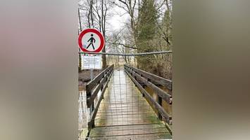 aluminiumbrücke ersetzt alte holzkonstruktion über die bille