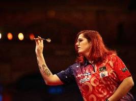 Darts-Premiere im Ally Pally: Umstrittene Transfrau qualifiziert sich für WM