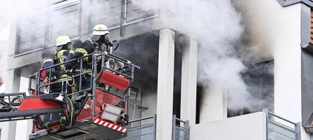 zuerst gibt es einen lauten knall, dann brennt eine wohnung in mering völlig aus