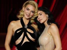 Wer hat die schönsten Kurven?: Kardashian-Jenners liefern sich sexy Style-Duell