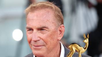 Europas größter Medienpreis - Schauspieler Kevin Costner wird mit dem BAMBI ausgezeichnet