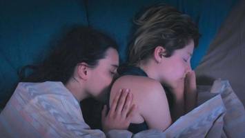 „tandem“: schüchterne französin liebt deutsche aktivistin