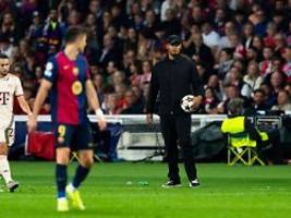 1:4-Pleite bei Barça wirkt nach: Bayern-Boss Eberl wirft sich schimpfend vor Trainer Kompany