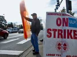 Streik geht weiter: Boeing-Arbeiter lehnen verbessertes Angebot ab