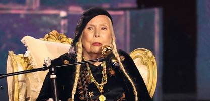 Joni Mitchell: Musikerin würde gern Kamala Harris wählen dürfen